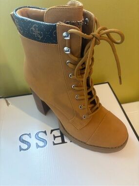 Guess Women’s Guess Nellsan 2 Hiker‑Style Bootie Cognac colored Logo